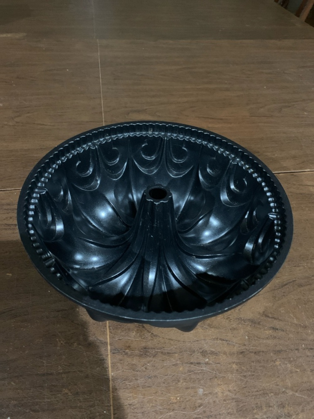 Nordic Ware Fleur De Lis Bundt Pan - Aluminum Ring Mold - Nice Design
